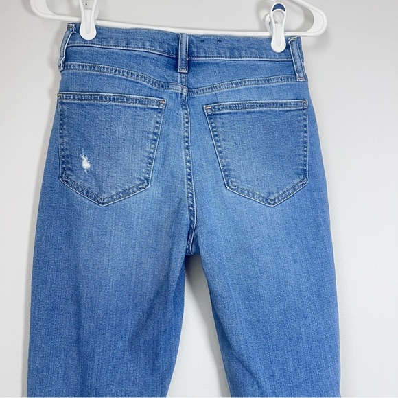 Gap Women’s High Rise Kick Fit Jean Medium Wash Size 26/2 Regular - Picture 10 of 12